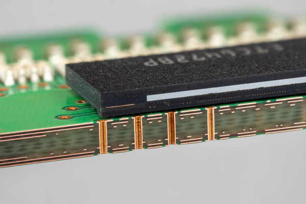 A DIMM memory module with a 6-layer circuit board